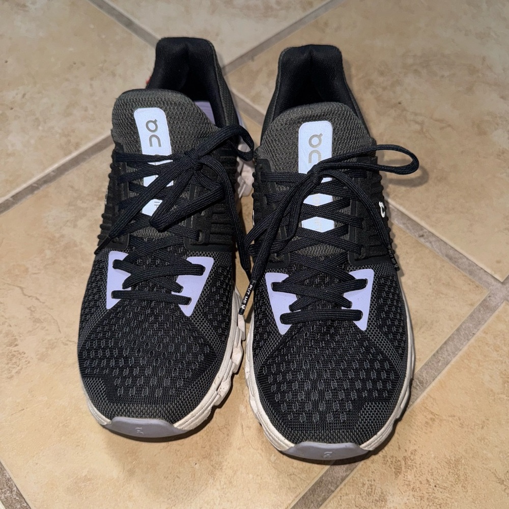 Women’s On Cloudswift running shoes. Size 7.